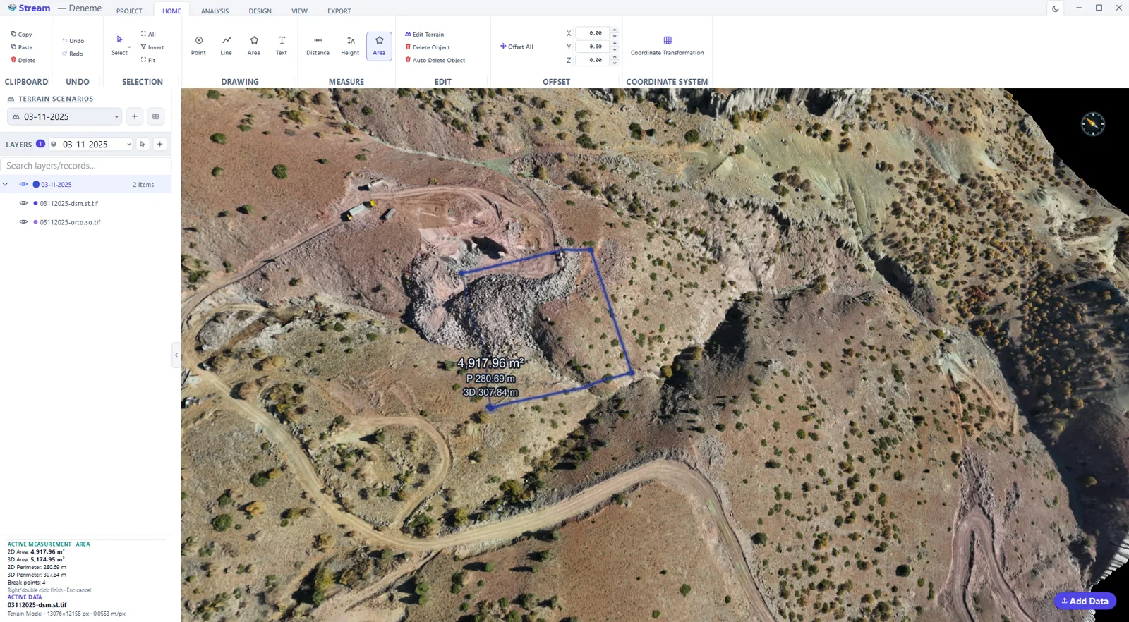 An area measurement in STREAM: 2D and 3D area and perimeter update as corners are added on the terrain.